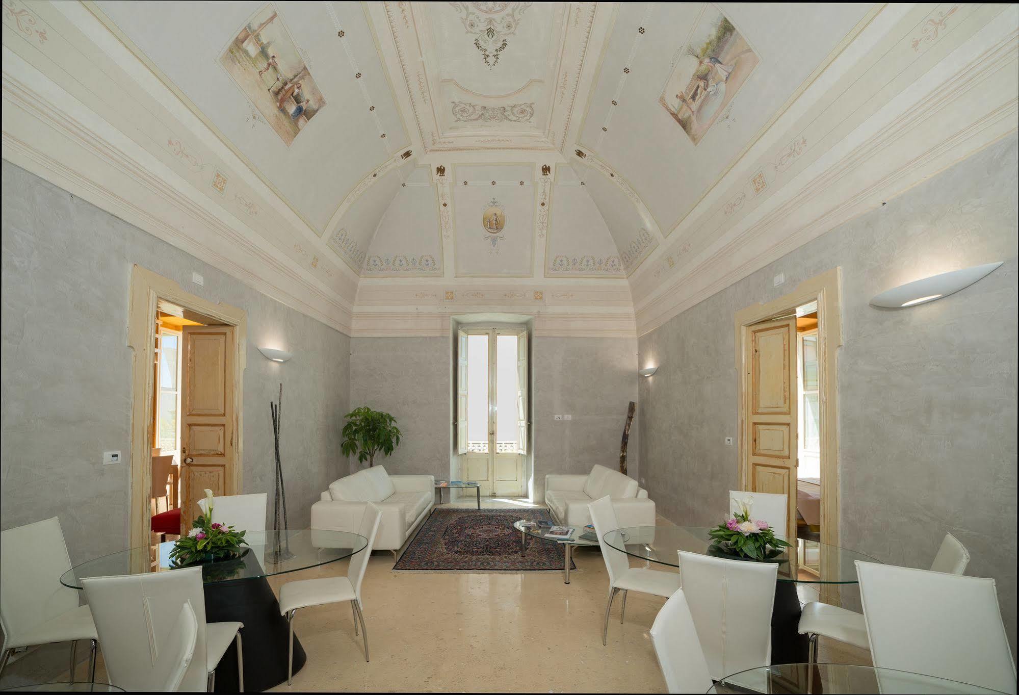 Bed and Breakfast Relais Carlo V - Palazzo Storico Галліполі Екстер'єр фото